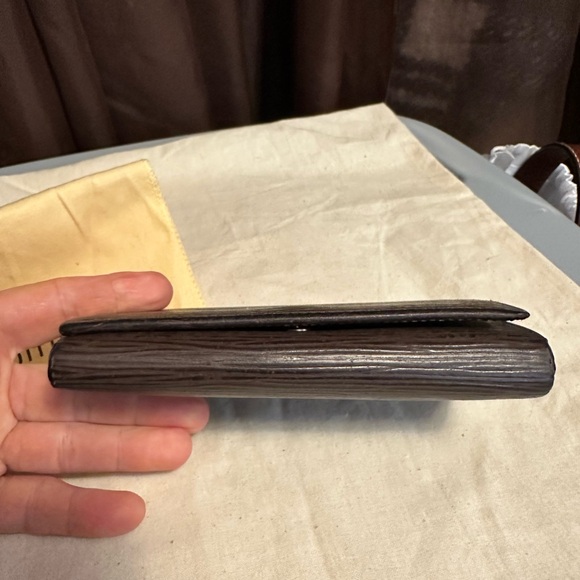 Louis Vuitton wallet. 5.75 x 3.5 deep brown color with dustbag. - Picture 9 of 10